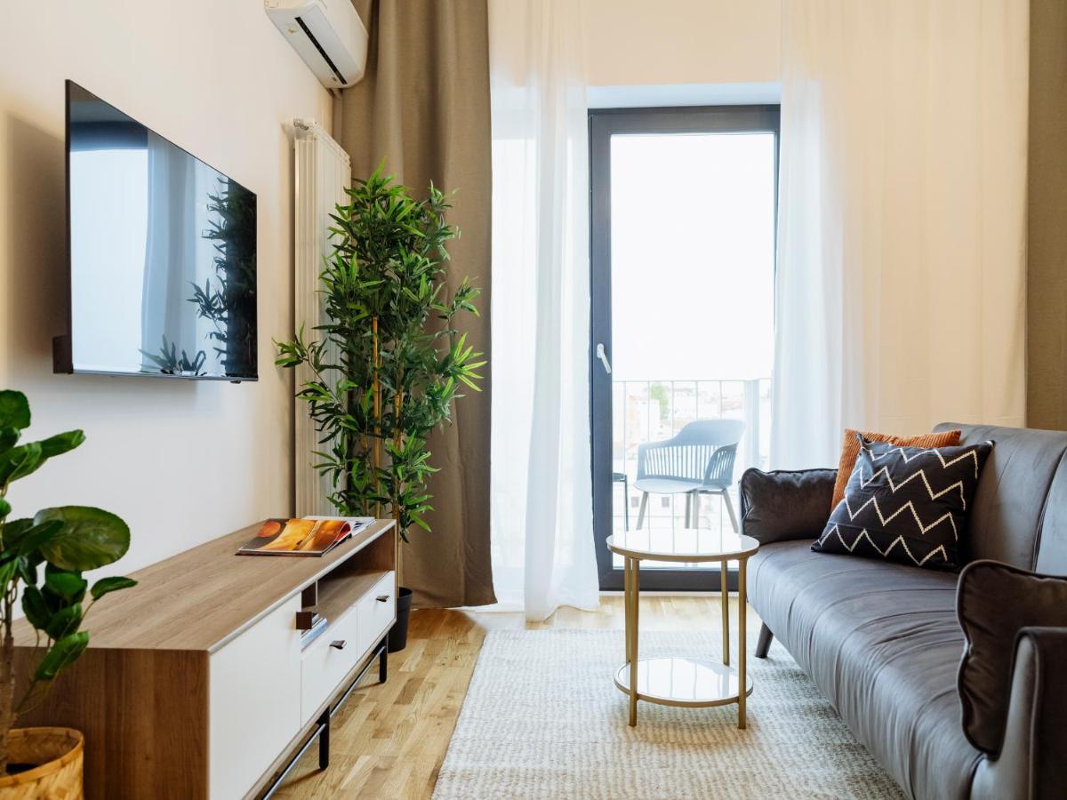 Sunny 2Br Flat - Top Location - Amazing Balcony Букурещ Екстериор снимка